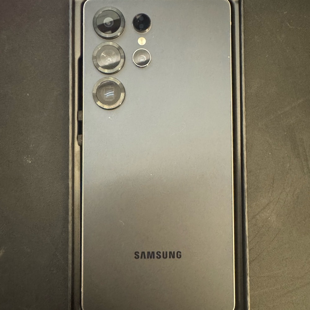Samsung Galaxy S25 Ultra in Black
